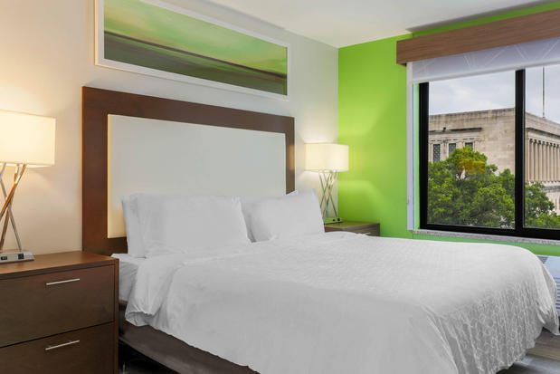 Images Holiday Inn Express & Suites Fort Worth Downtown, an IHG Hotel