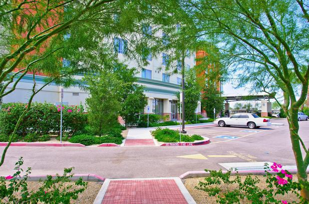 Images Holiday Inn & Suites Phoenix Airport by IHG