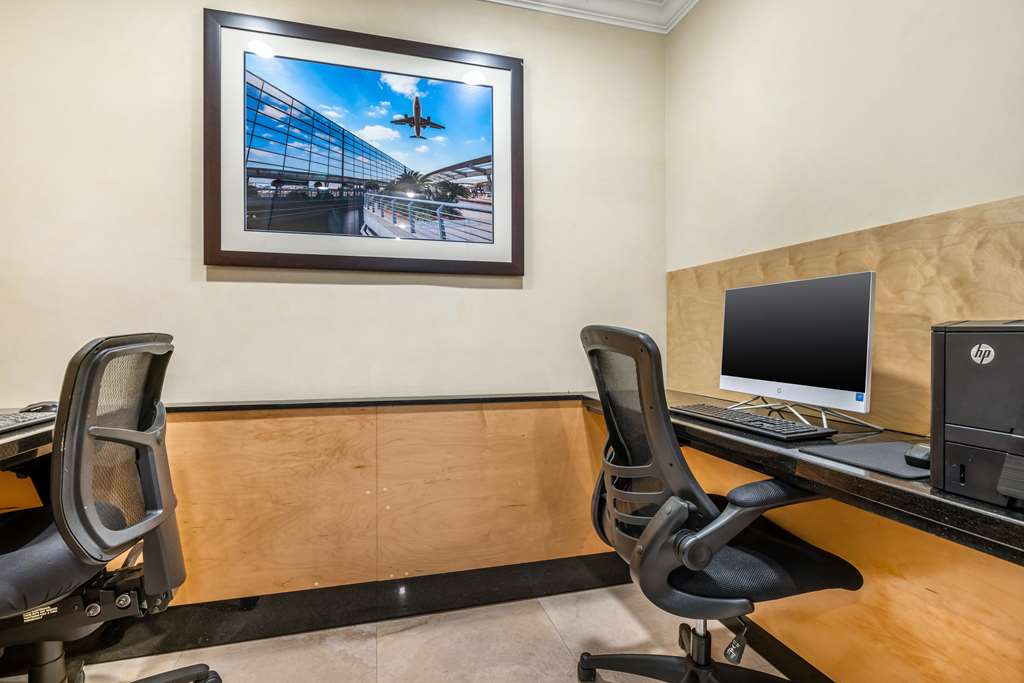 Best Western Plus Orange County Airport North