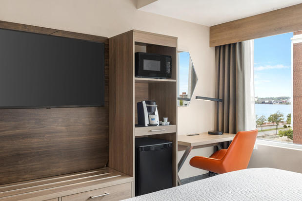 Images Holiday Inn Express & Suites Evansville Downtown by IHG