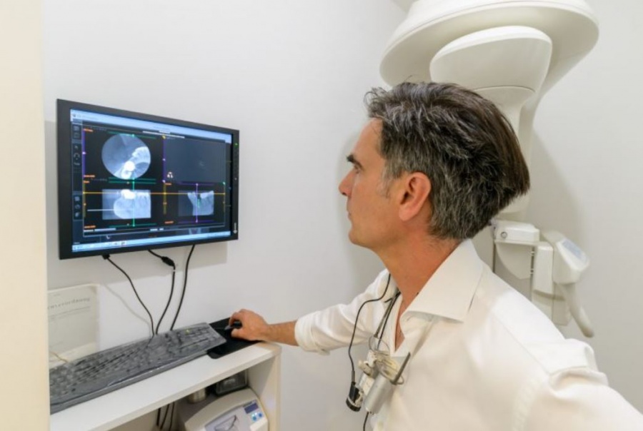 Dr. med. dent. Maik M. Humsi, Neuer Wall 39 in Hamburg