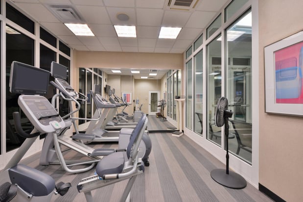Images Holiday Inn Kansas City Airport by IHG
