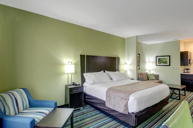 Images Holiday Inn Express & Suites Carrizo Springs by IHG