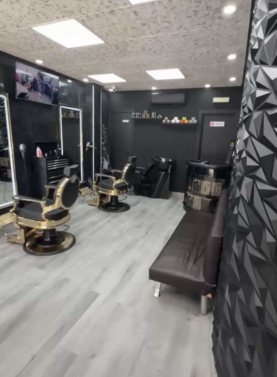 Images Hassan's Barbershop ⅠⅠ