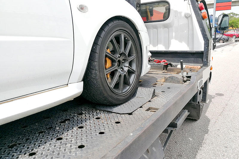 Mondragon Y Coca Towing Logo