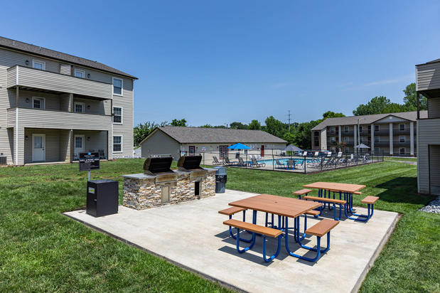 Images Parkway Station Apartment Homes