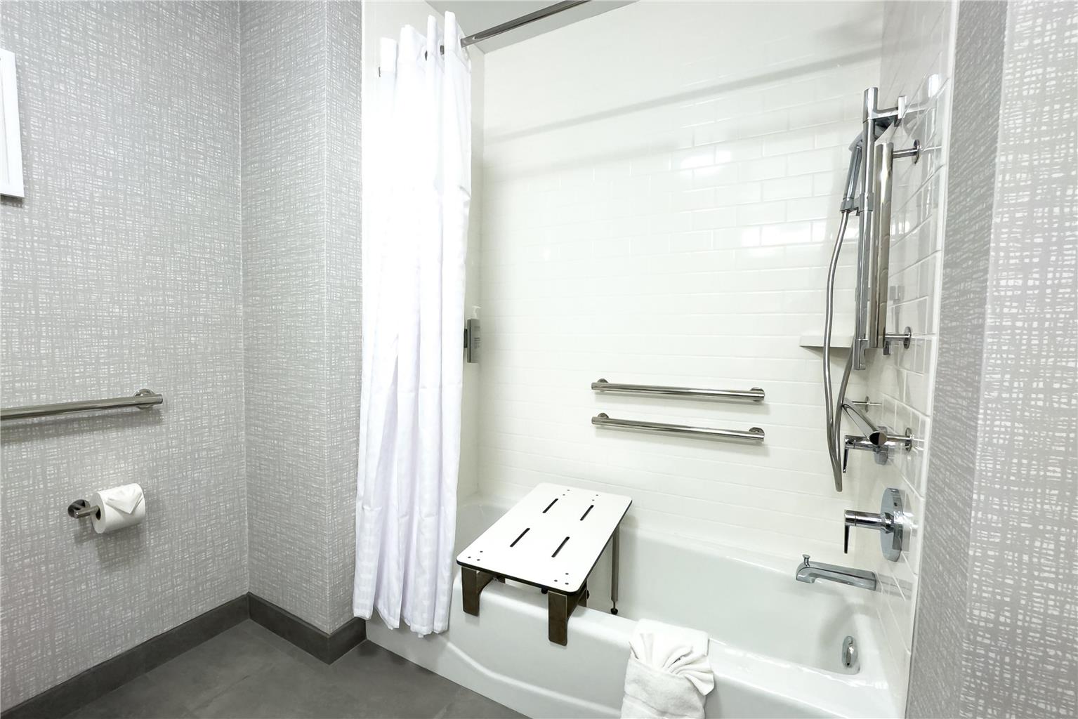 Guest room bath 