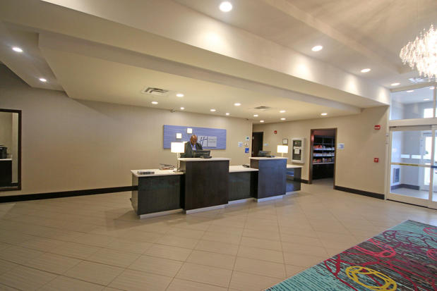Images Holiday Inn Express & Suites Charlotte North, an IHG Hotel