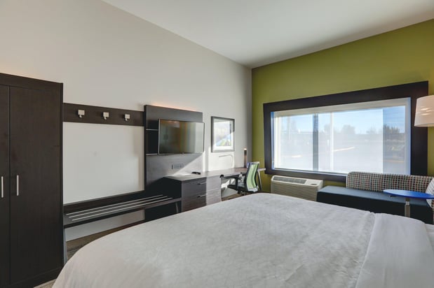 Images Holiday Inn Express & Suites Auburn Downtown by IHG