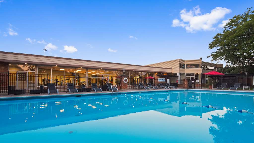 Outdoor Pool Best Western St Catharines Hotel & Conference Centre St. Catharines (905)934-8000