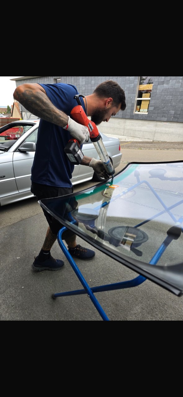Bilder AUTOGLASDOC - Scheiben Austausch und Steinschlag Reparatur