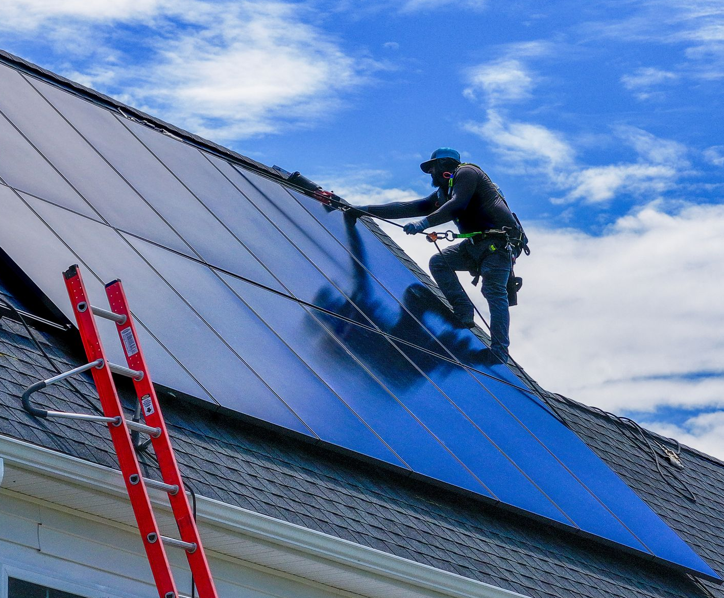 Earthlight technician inspecting rooftop solar panels