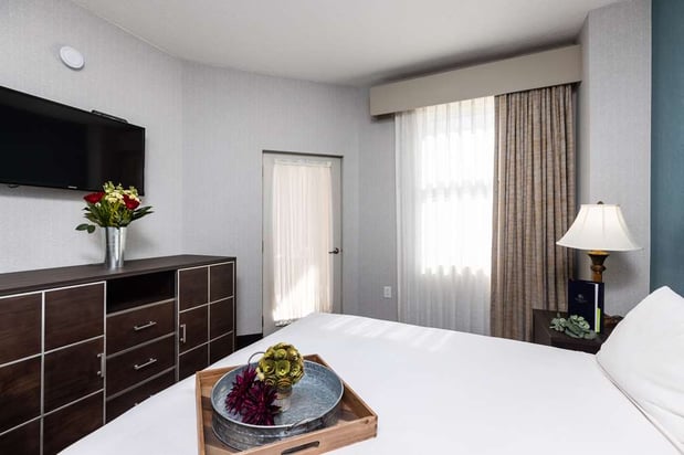 Images Inn at The Colonnade Baltimore - a DoubleTree by Hilton Hotel