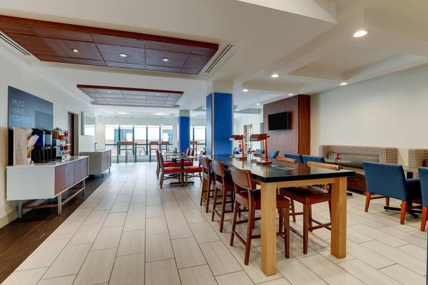 Images Holiday Inn Express & Suites Bryan-Montpelier, an IHG Hotel