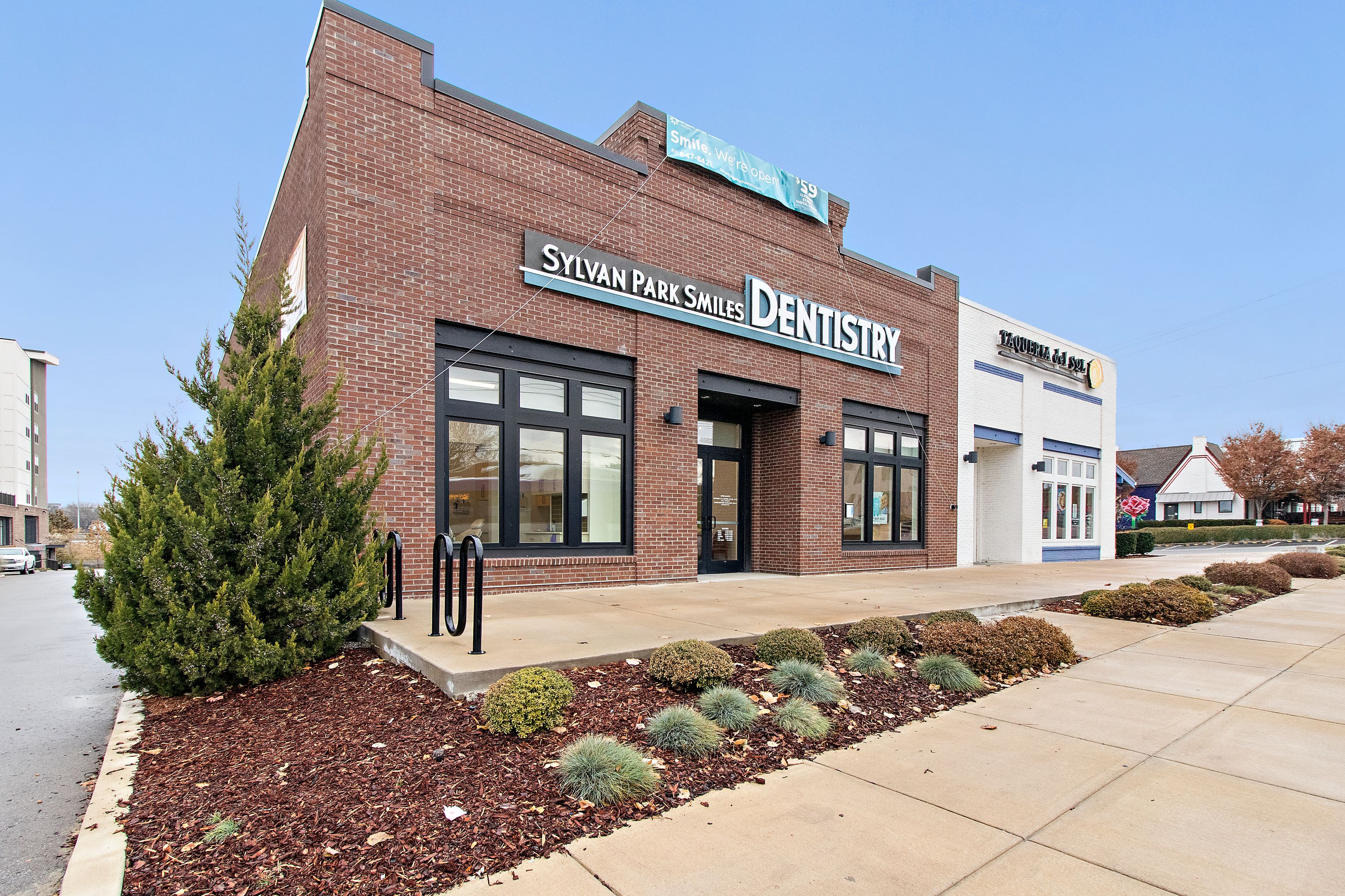 Looking for a family dentist in Nashville, TN? You have come to the right spot! Sylvan Park Smiles Dentistry Nashville (615)647-8421