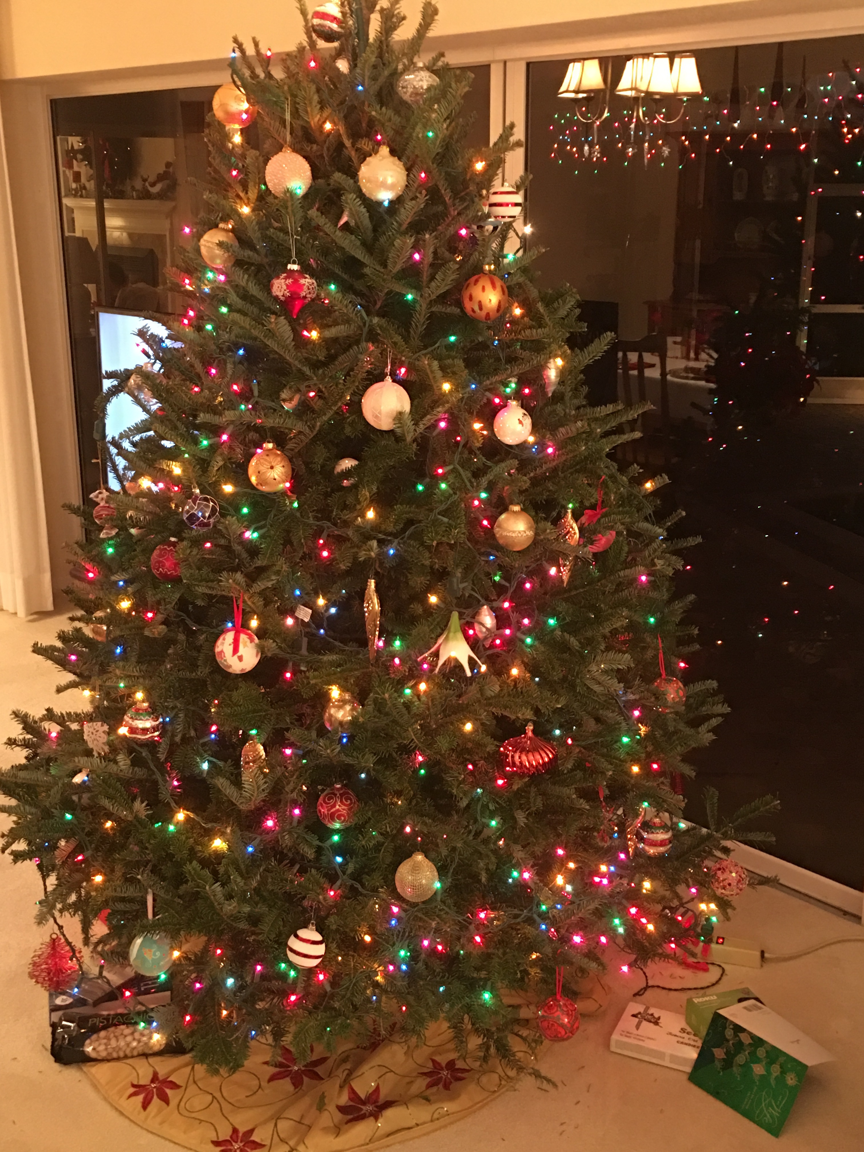 Fully-decorated-Christmas-Tree