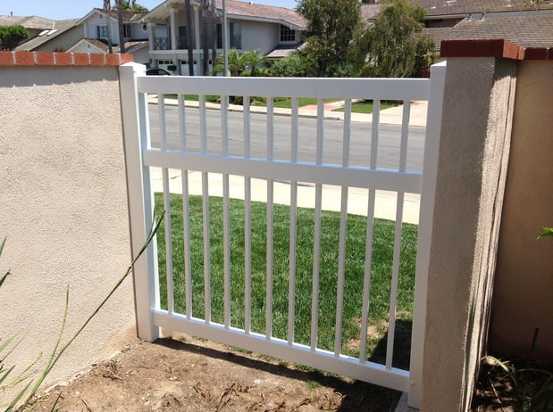 Images Practic Vinyl Fencing- Rosemead