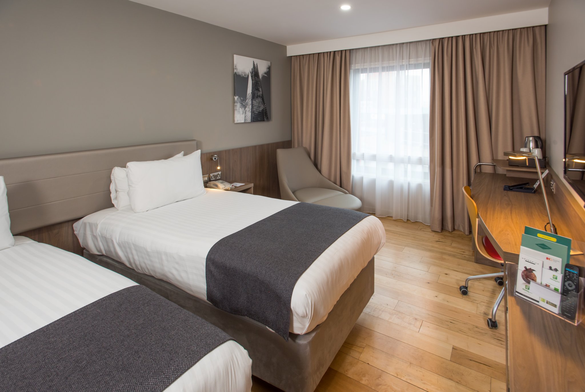 Images Holiday Inn London - West by IHG