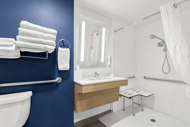 Images Spark by Hilton Tupelo