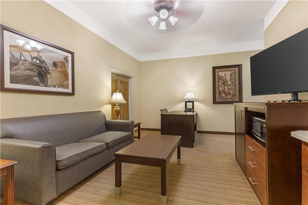 Images Best Western Plus Monica Royale Inn & Suites