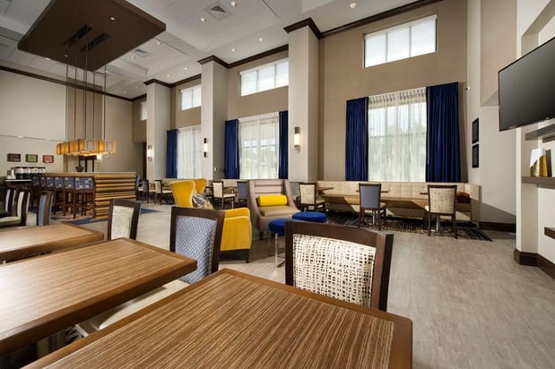 Images Hampton Inn & Suites Falls Church
