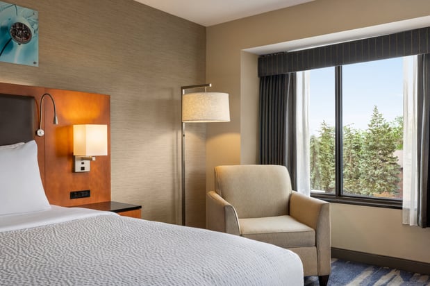 Images Crowne Plaza Auburn Hills by IHG