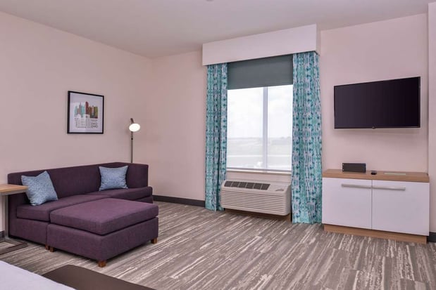 Images Hilton Garden Inn Kansas City Airport