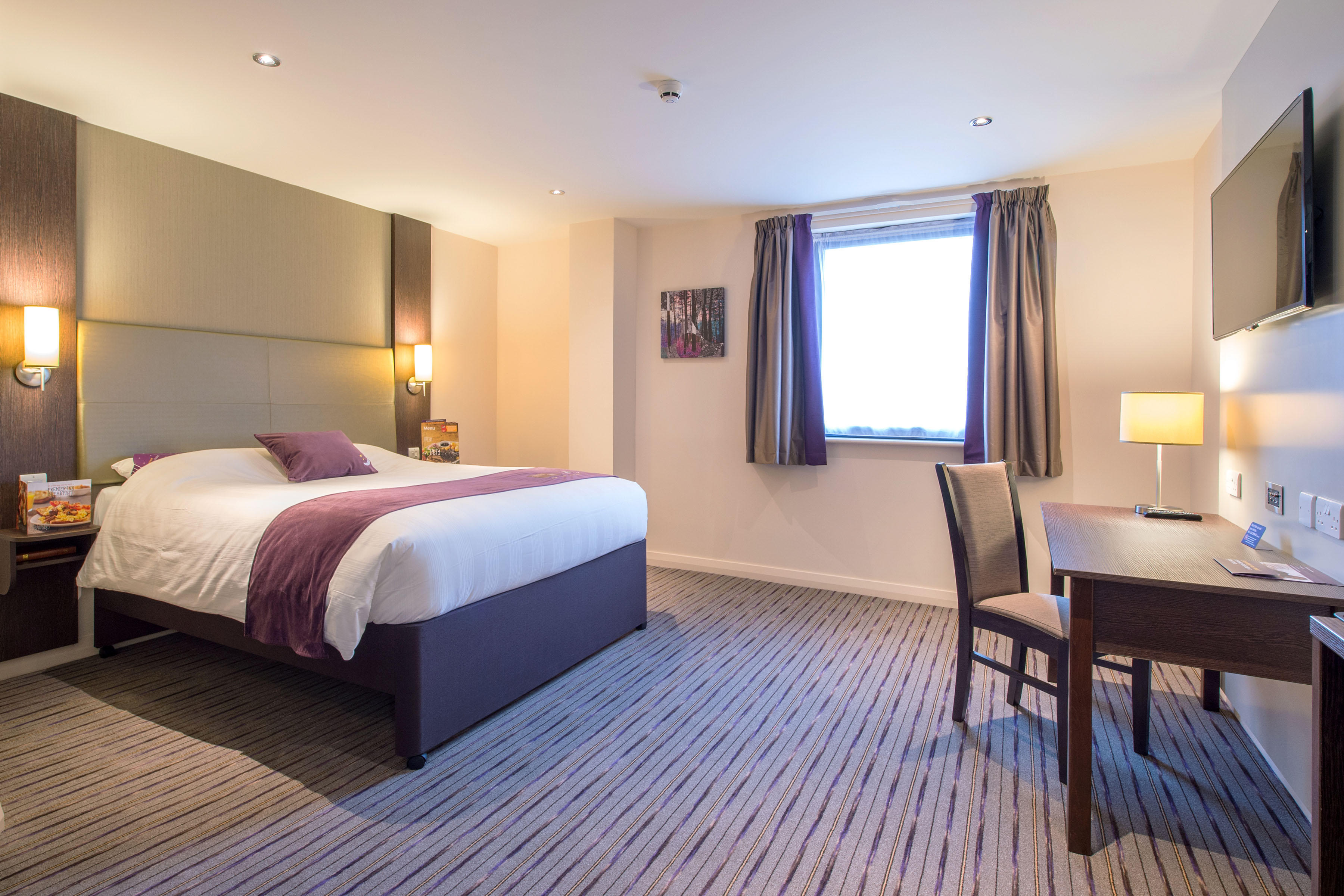 Premier Inn bedroom Premier Inn London Bexleyheath hotel Bexleyheath 03333 219372