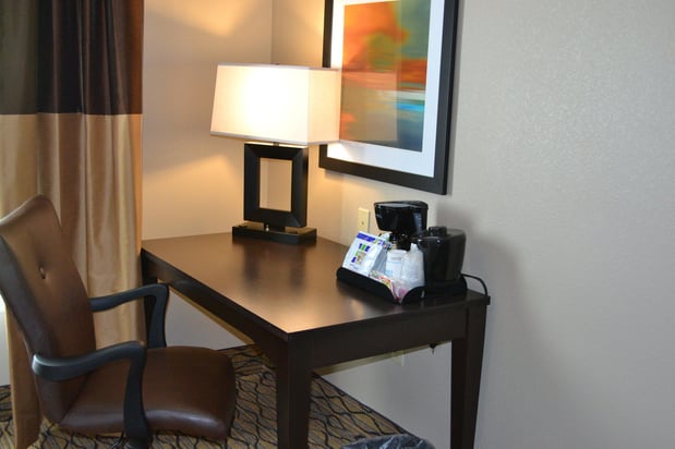 Images Holiday Inn Express & Suites St. Joseph by IHG