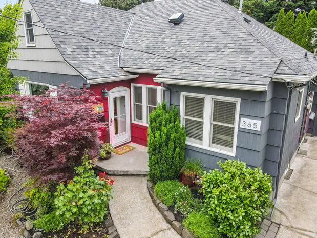 Images Jessica Gilligan, REALTOR | John L. Scott Real Estate