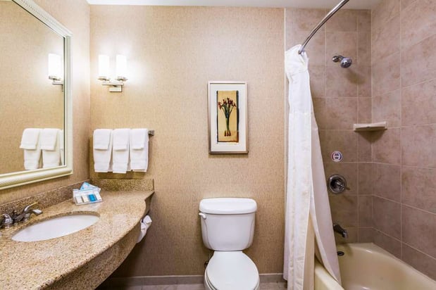 Images Hilton Garden Inn Milwaukee Northwest Conference Center