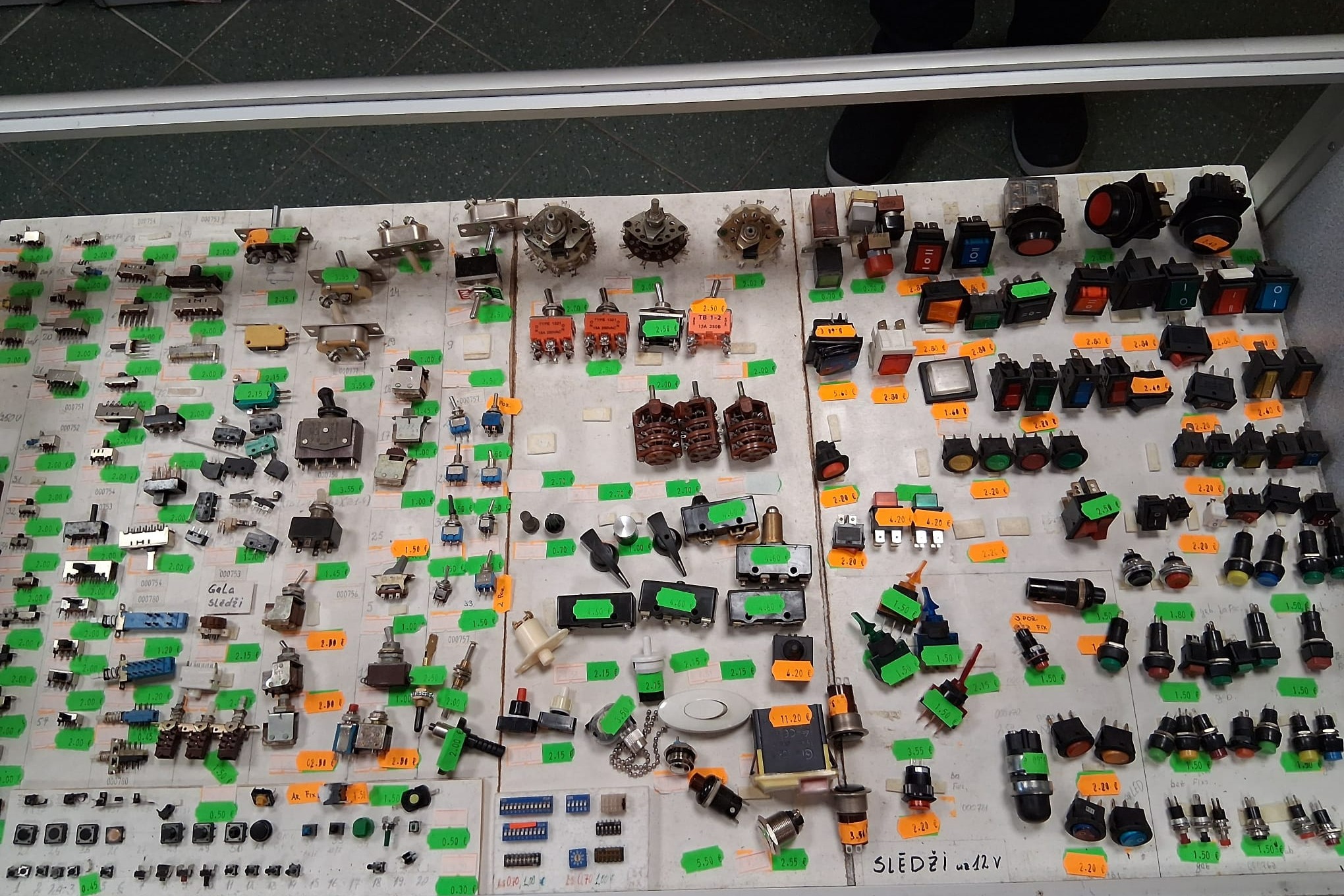 Elkomp, Elektromateriālu vairumtirdzniecība
