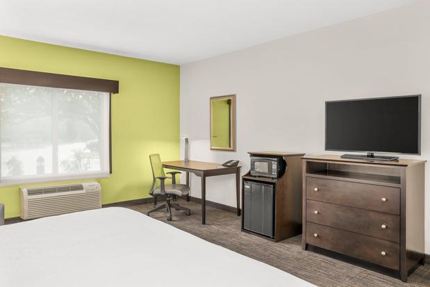 Images Holiday Inn Express & Suites Wilmington-Newark by IHG