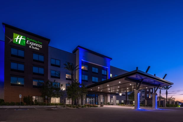 Images Holiday Inn Express & Suites Gilbert – Mesa Gateway Airport by IHG