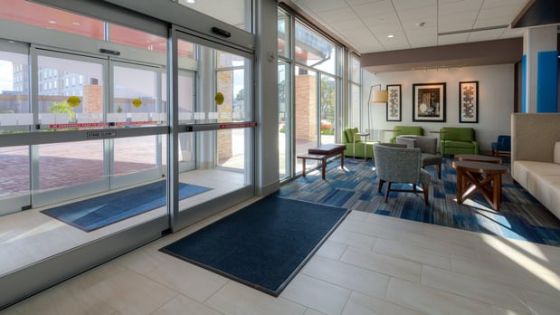 Images Holiday Inn Express & Suites Tulsa Midtown by IHG
