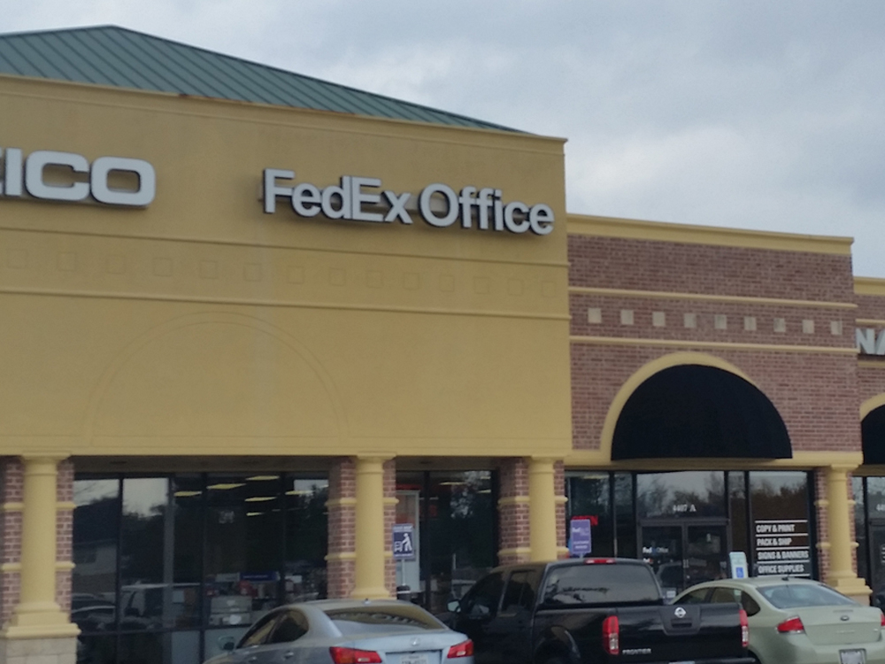 Exterior photo of FedEx Office location at 4407 Hwy 6\t Print quickly and easily in the self-service FedEx Office Print & Ship Center Sugar Land (281)980-5900