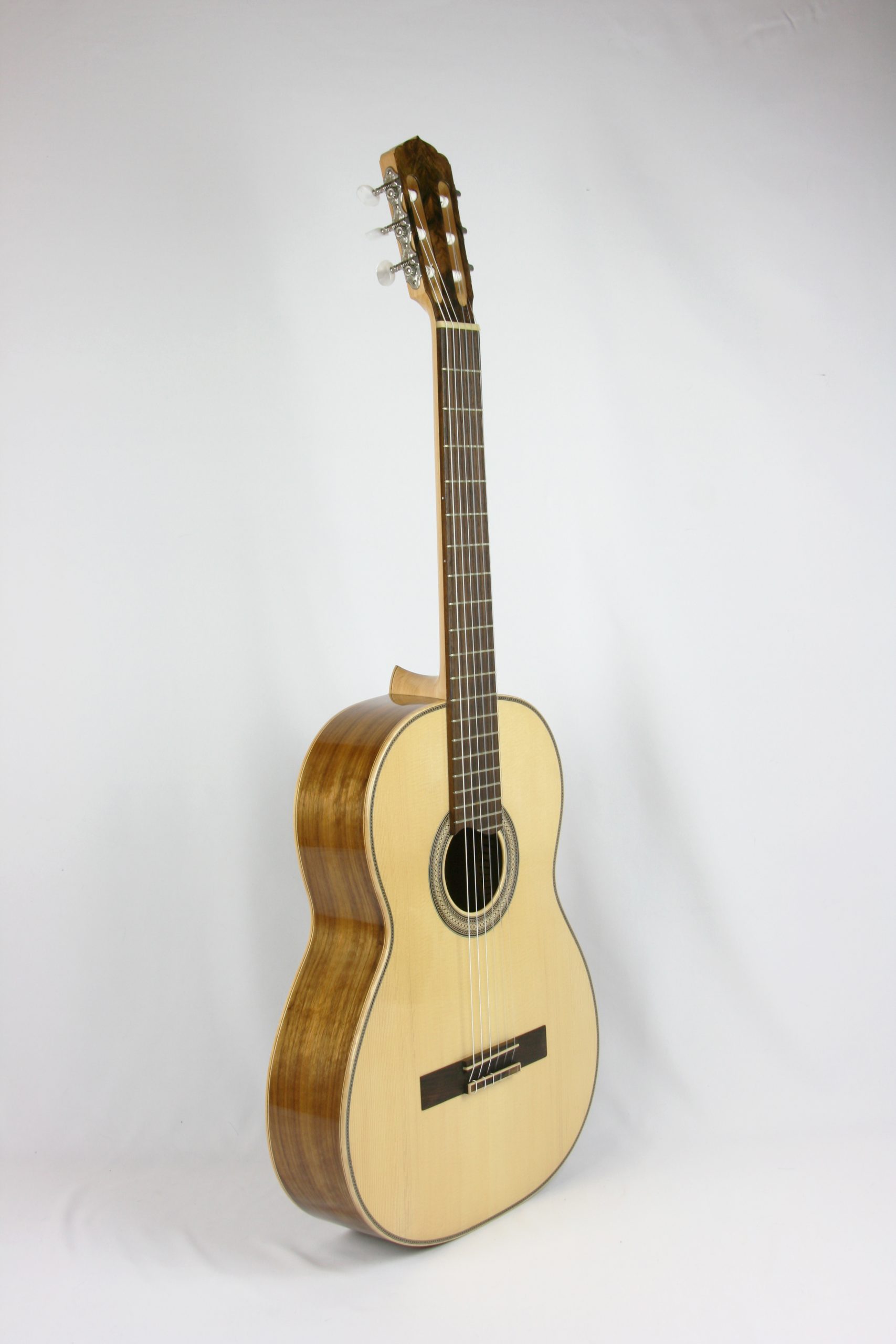 Tamara Koller e.U. - Meisterbetrieb für Gitarrenbau, Größingstraße 18/37 in Zeltweg