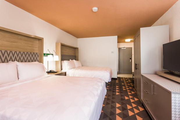 Images Holiday Inn Boone - University Area by IHG