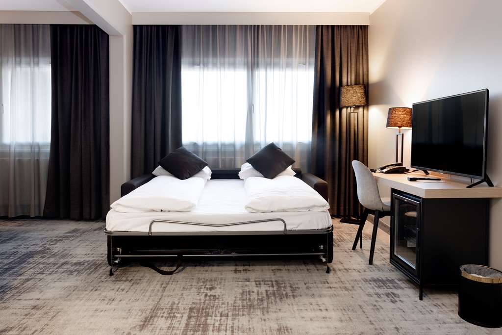 Images Park Inn by Radisson Oslo Airport Hotel West