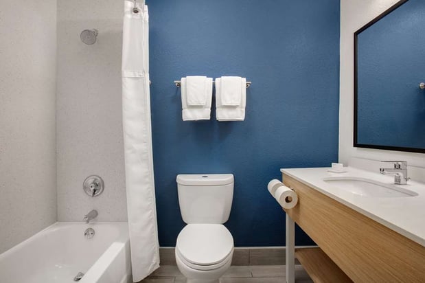 Images Spark by Hilton Atlanta Cumberland Ballpark