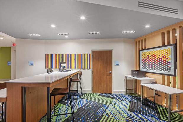 Images Holiday Inn Express & Suites Chanute by IHG