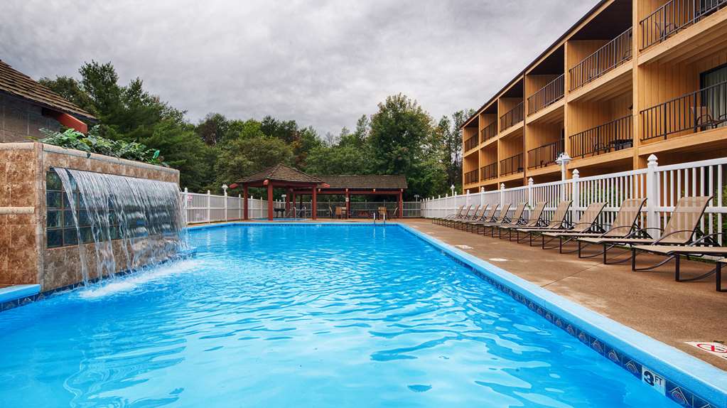 Heated Outdoor Swimming Pool Best Western Ambassador Inn & Suites Wisconsin Dells (608)254-4477