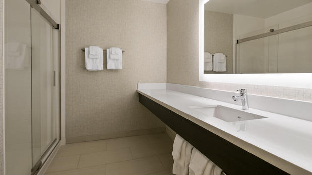 Images Holiday Inn Express & Suites Everett by IHG