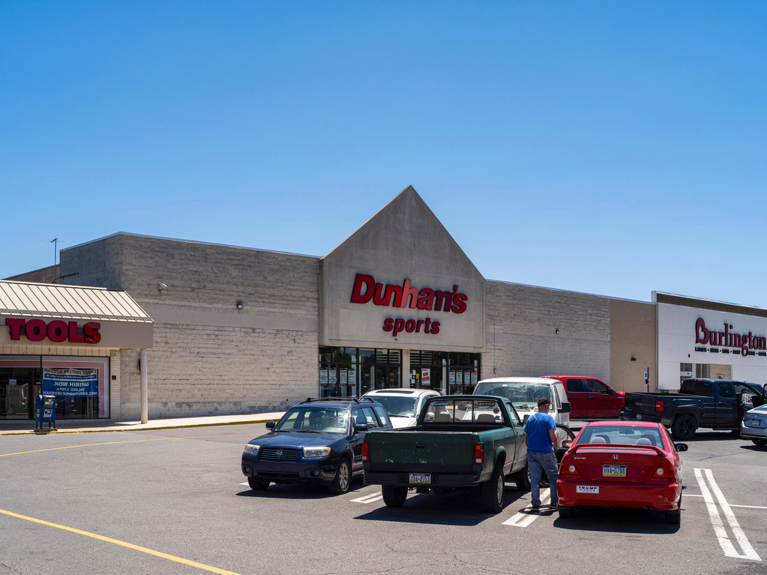 Dunham's Sports at Park Hills Plaza Shopping Center