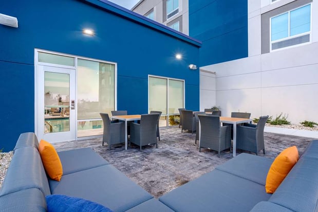 Images Hampton Inn by Hilton Bedford