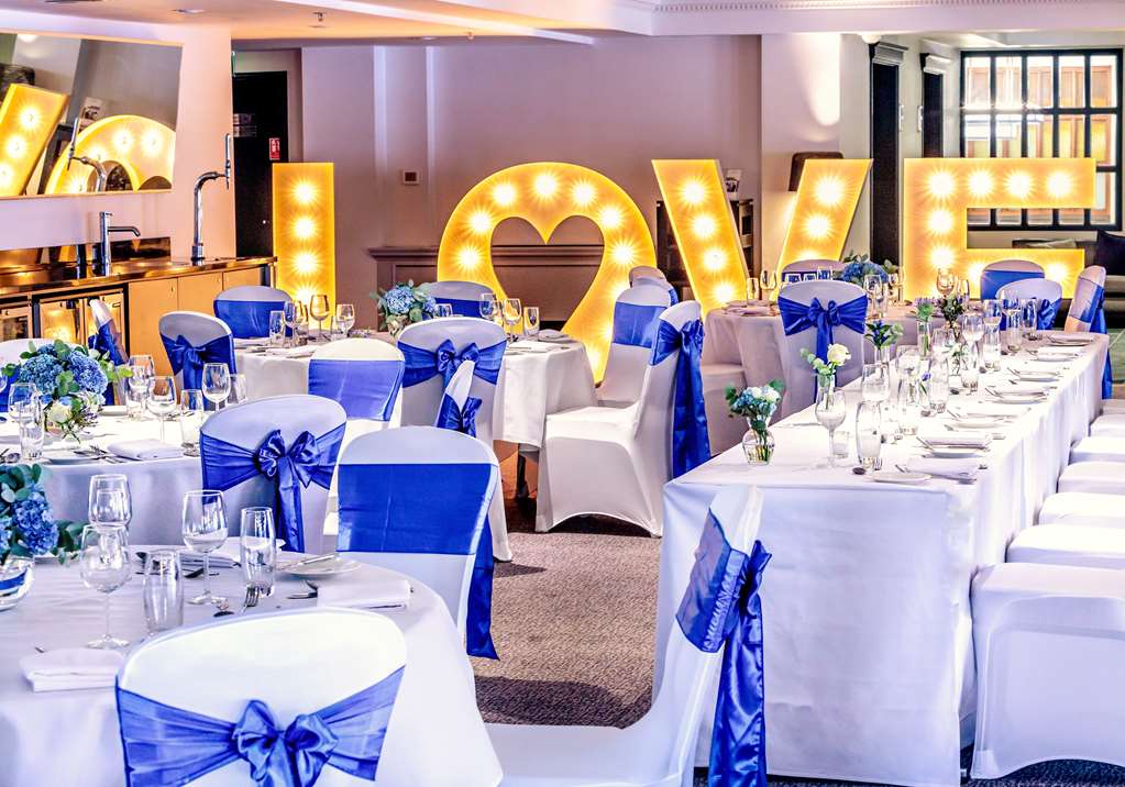 Wedding Tables Radisson Blu Hotel, Leeds City Centre Leeds 01132 366000