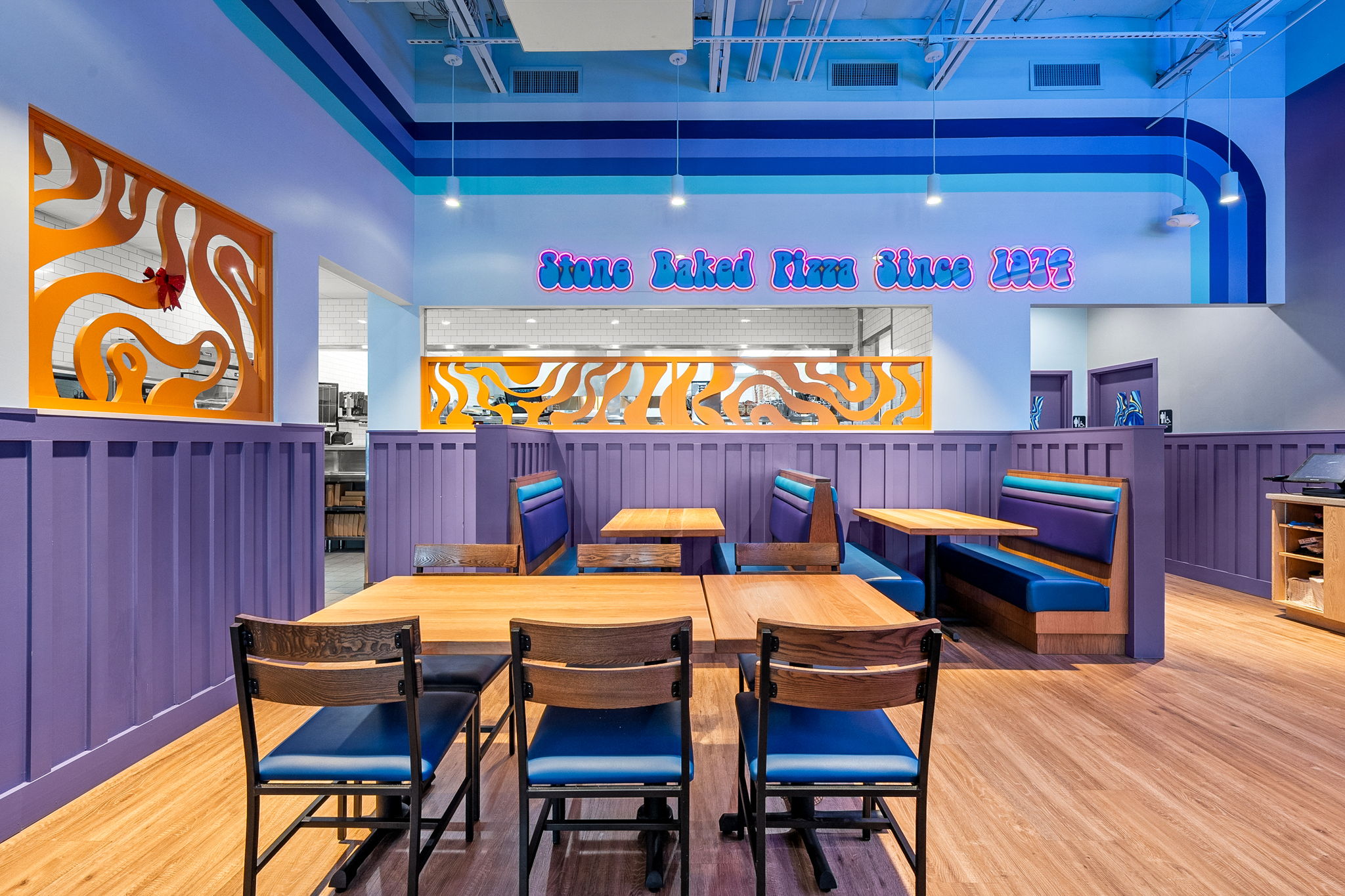 mellow mushroom interior dining room