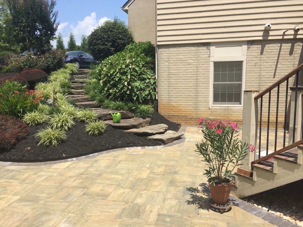 Stone walkways come in any design specifications you wish. They are compiled of various types of stones or bricks. Many people install stone walkways for their stylish appearance and ability to be customized to match any outdoor deÌcor.