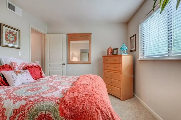Images Canyon Creek Apartments & Townhomes