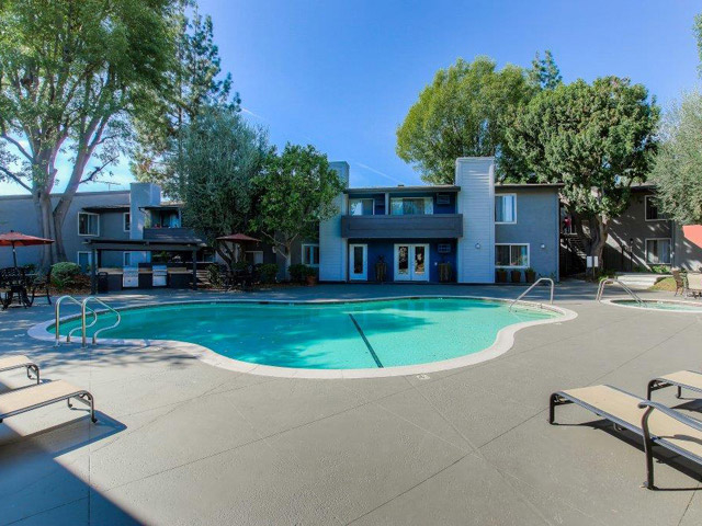 Sparkling Pool with Lounge Area Chatsworth Pointe Canoga Park (747)234-2151